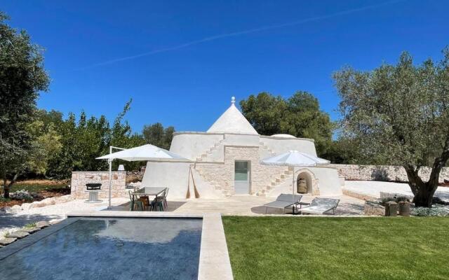 OSTUNI MIRROR trullo and mirror house