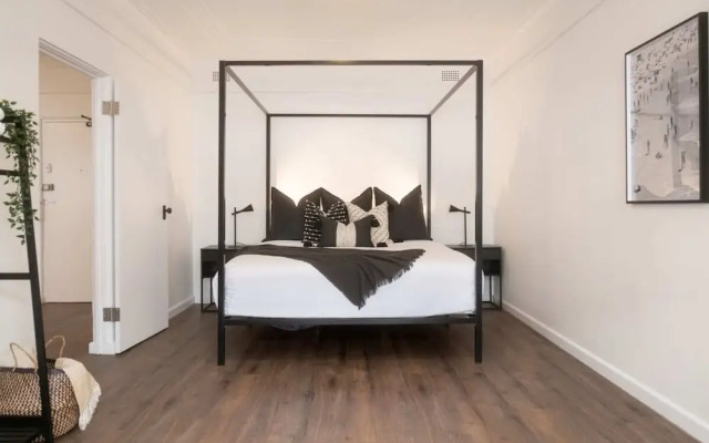 Stylish 1 Bedroom Apartment Near Beach