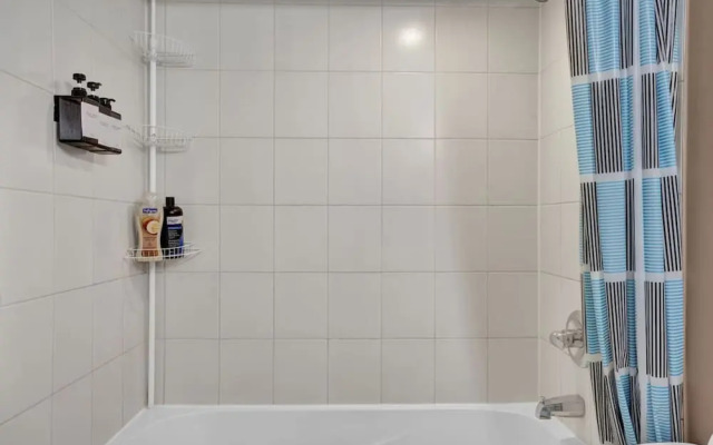 Stylish Mississauga Lower Unit BBQ Yard Paradise