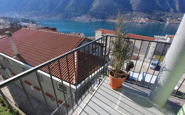 Alkima 1 BR apartment with a sea view