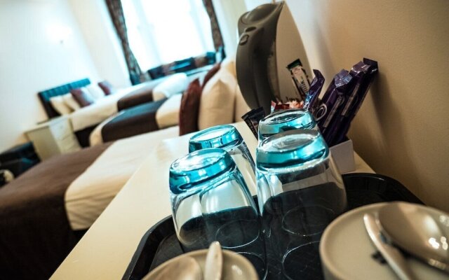 HQ Bar & Restaurant