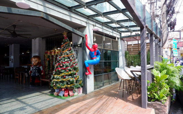 18 Coins Budget Hotel