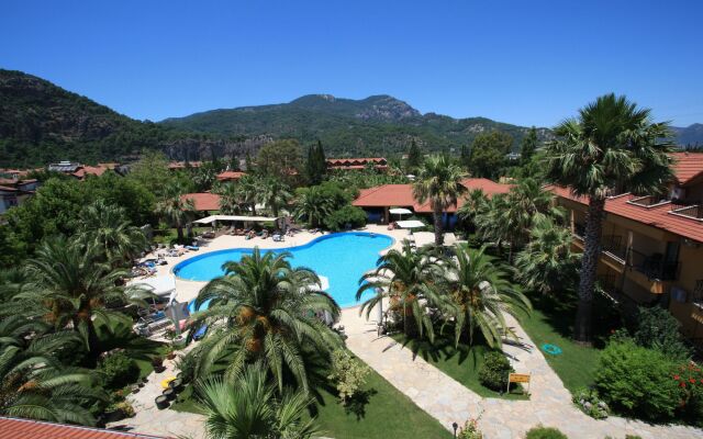 Hotel Holiday Calbis