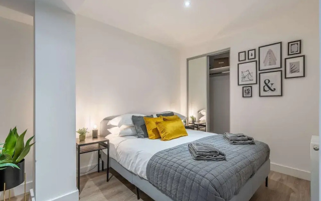 Modern 1 bed Apartment in Central Solihull