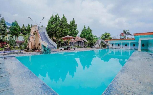 OYO 3889 D'ratna Resort