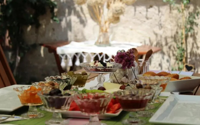 Lilyum Alaçatı Taş Ev