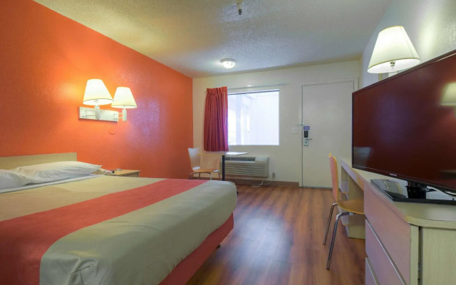 Motel 6 Santa Ana, CA