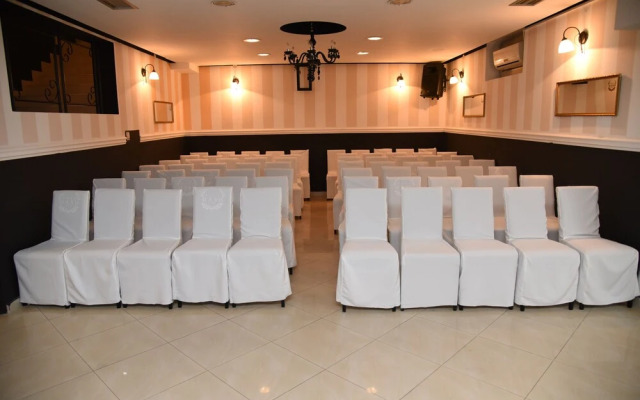 Dash Hotel