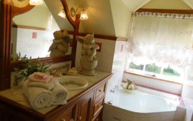 Hawk’s Nest Bed & Breakfast