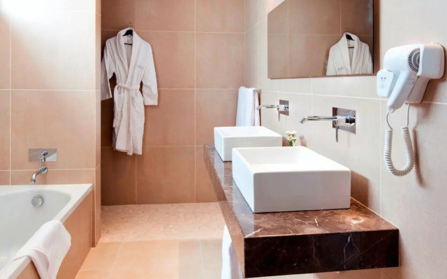 Amphora Hotel & Suites