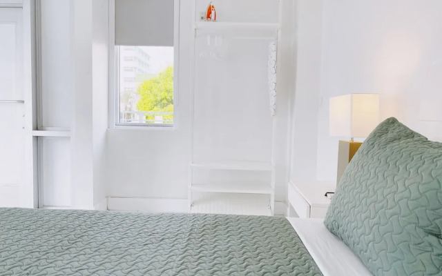 Samantha Apartments by Lowkl