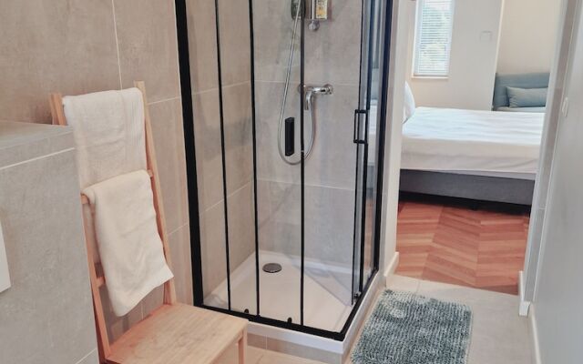 Zennon Rooms
