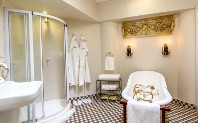 Blue Mountain Luxury Lodge