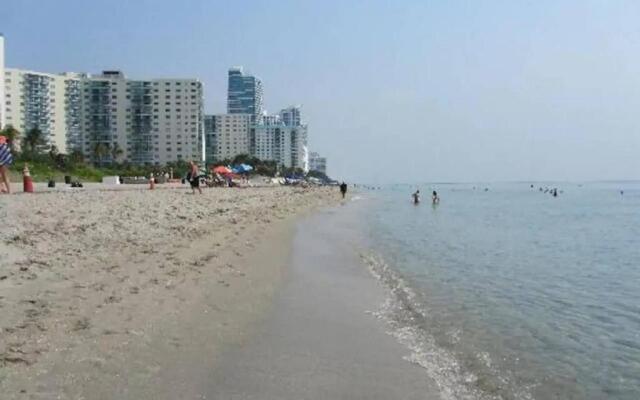 Beautiful Property in Hallandale Beach!!!