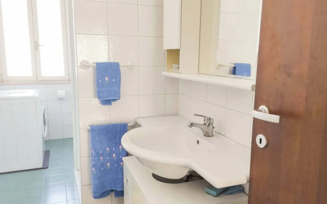 Room-large Double Room in Central Downto