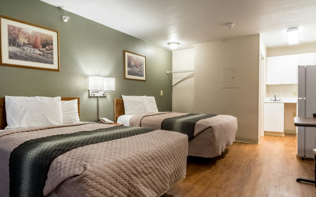HomeTowne Studios by Red Roof Denver - Lakewood West