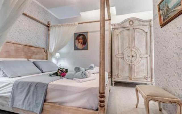 Papalina Suite
