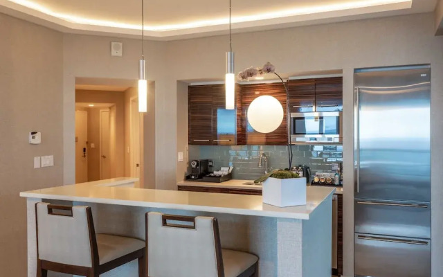 Oceanview Condo in Central Beach
