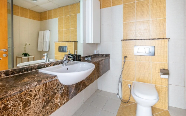 Minutes From Beach! Bright 1BR in Dubai Marina!