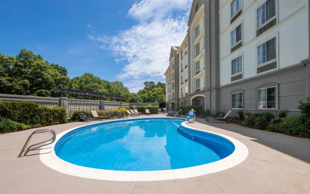 La Quinta Inn & Suites by Wyndham Raleigh Cary