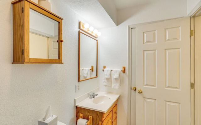 Pet-friendly Lake of the Ozarks Gem!