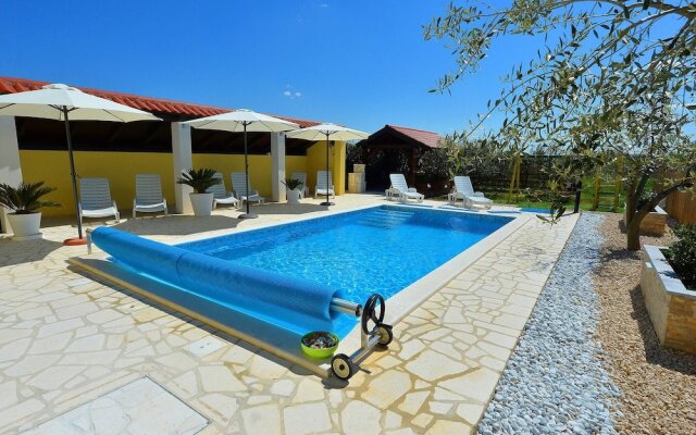 Holiday Apartment Home Simoni With Pool