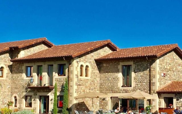 La Fuentona De Santillana