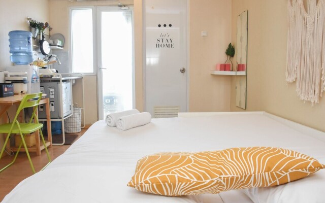 Nice And Warm Studio At Green Pramuka City Apartment