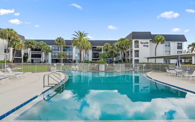 Beach Way Getaway 2 Bedroom Condo by RedAwning