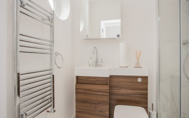 Modern 3 Bedroom Flat in West Hampstead