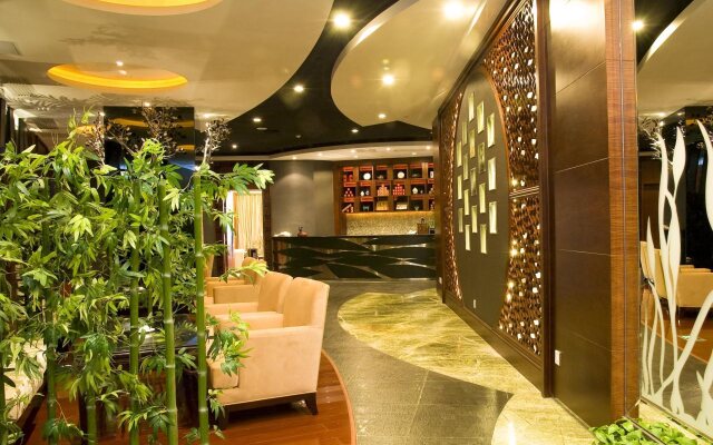 Pavilion Century Tower Hotel
