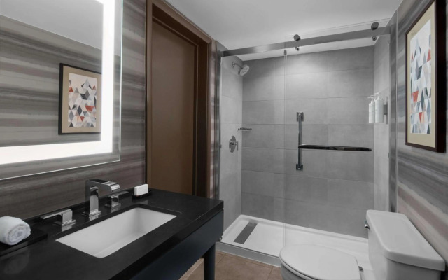 Embassy Suites by Hilton Phoenix Biltmore