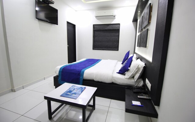 OYO 1319 Hotel Paramount Inn