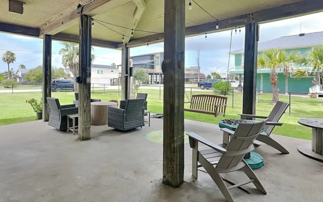 West Bay Getaway by Ryson Vacation Rentals