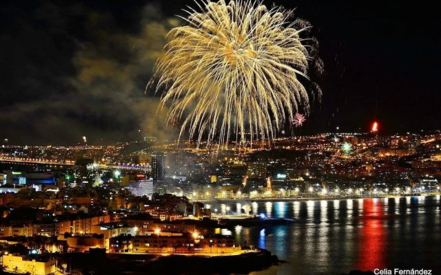 Santa Catalina Beach Flat by Canary365