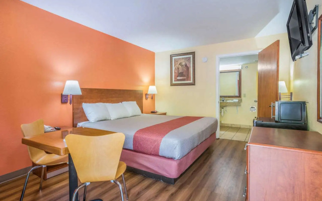 Rodeway Inn & Suites