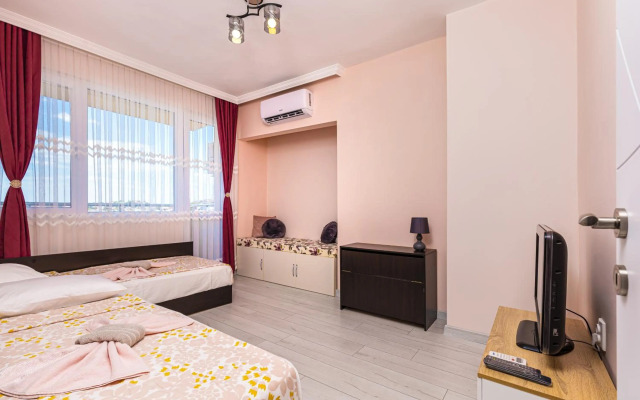 Bright Modern 2BD Apartment with Panoramic View