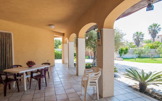 Vibrant Villa in Santa Maria del Focallo near Sea