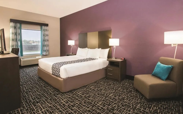 LA QUINTA INN &amp; SUITES PONTOON BEACH