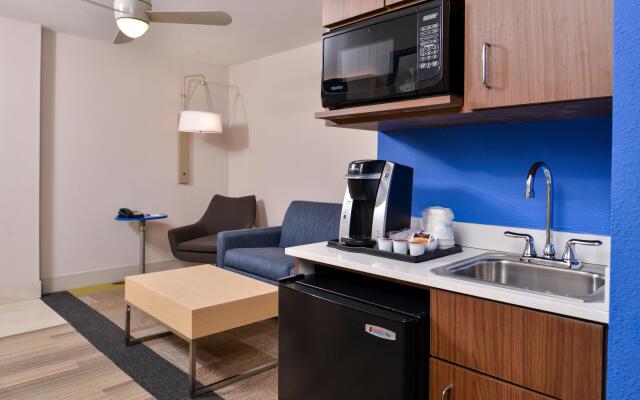 Holiday Inn Express & Suites Cincinnati - Mason by IHG