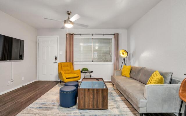 West University- 2BR- Parking- WiFi