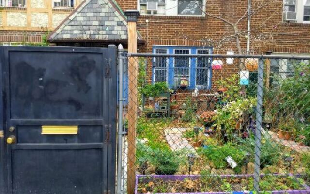 Private cozy studio in Jackson Heights