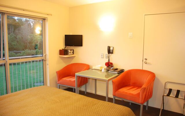 166 Majestic Court Motel