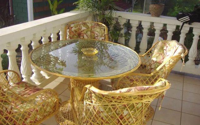 Yoli's Bed & Breakfast