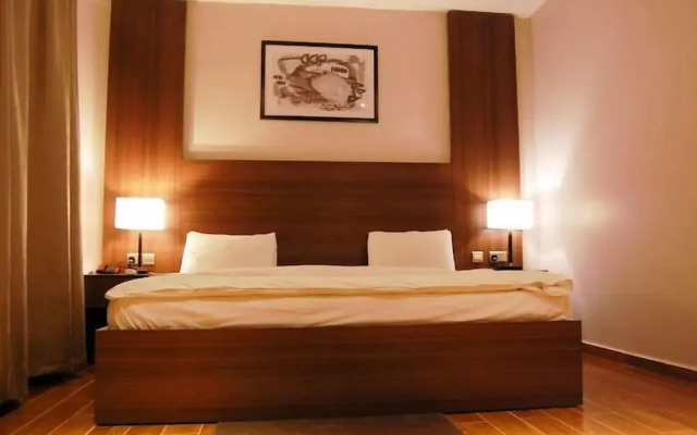 Continental Hotel by R&K Suites
