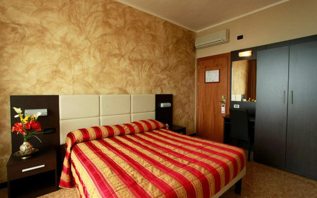 Piccolo Hotel