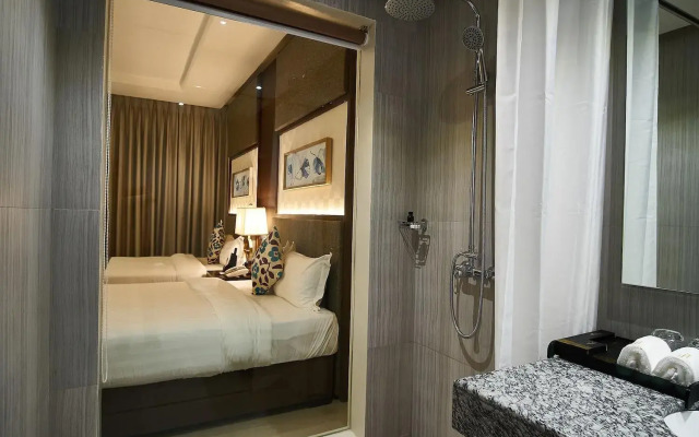 J7 Plaza Hotel