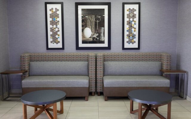 Holiday Inn Express & Suites Nashville Metrocenter Downtown by IHG