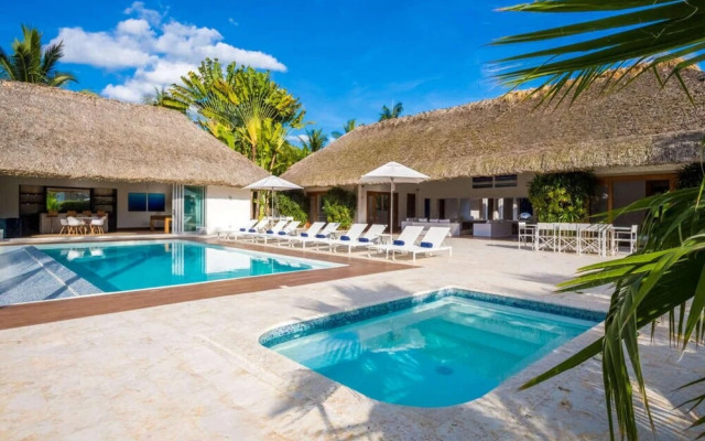 Sunny Vacation Villa 65