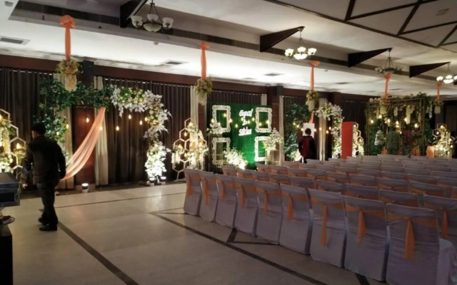 OYO Room Near Cosmos Mall
